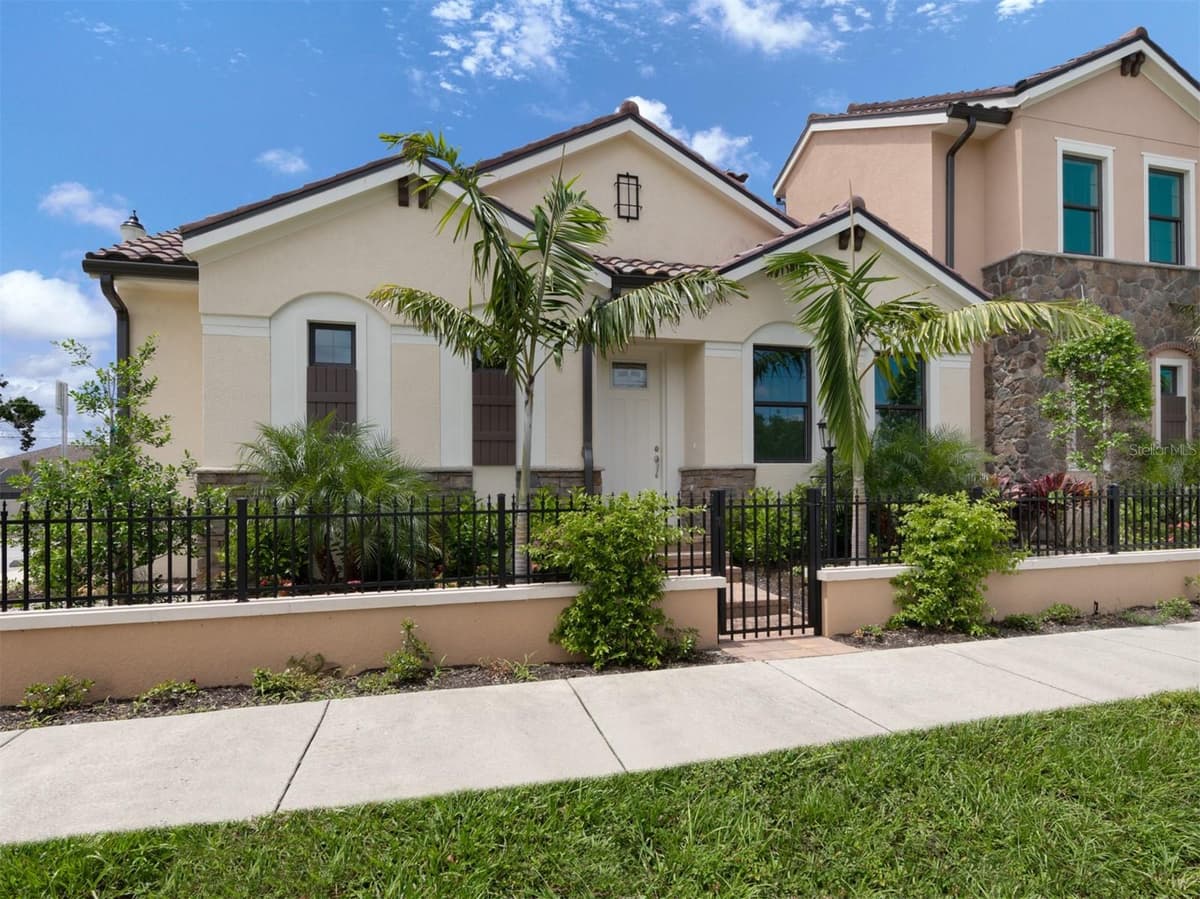 938 VENICE AVENUE — photo 1 of 17