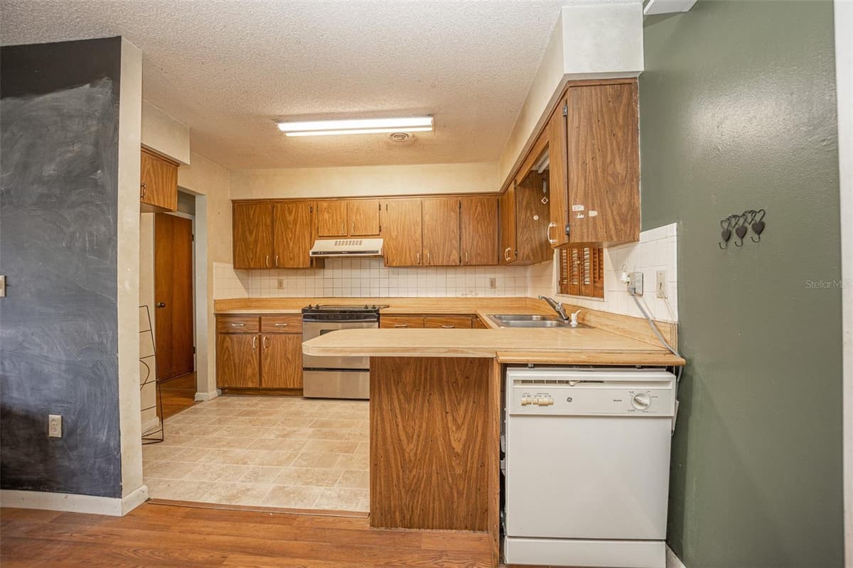 9701 WARM SPRINGS AVENUE — photo 5 of 14