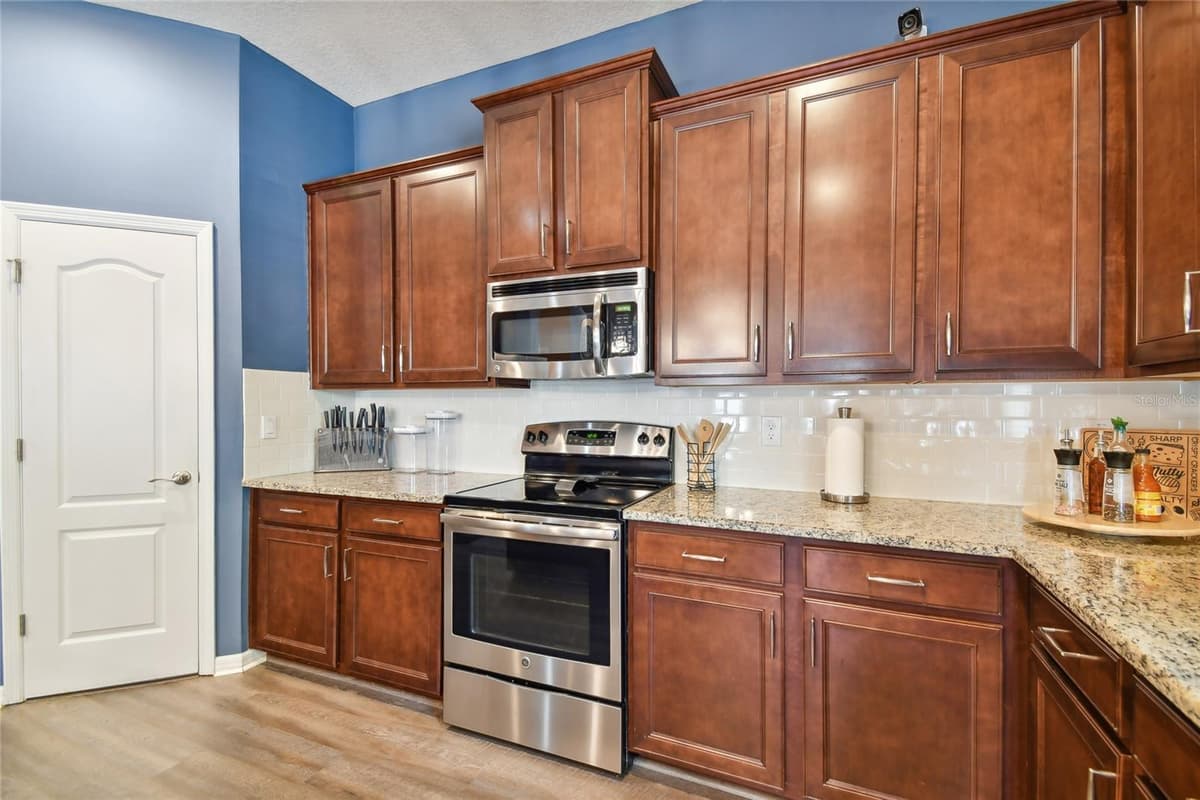 10413 HAMPTON MEADOW WAY — photo 16 of 61