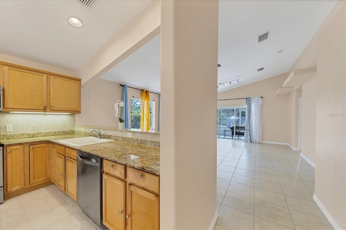 11907 DE LEON DRIVE — photo 12 of 29