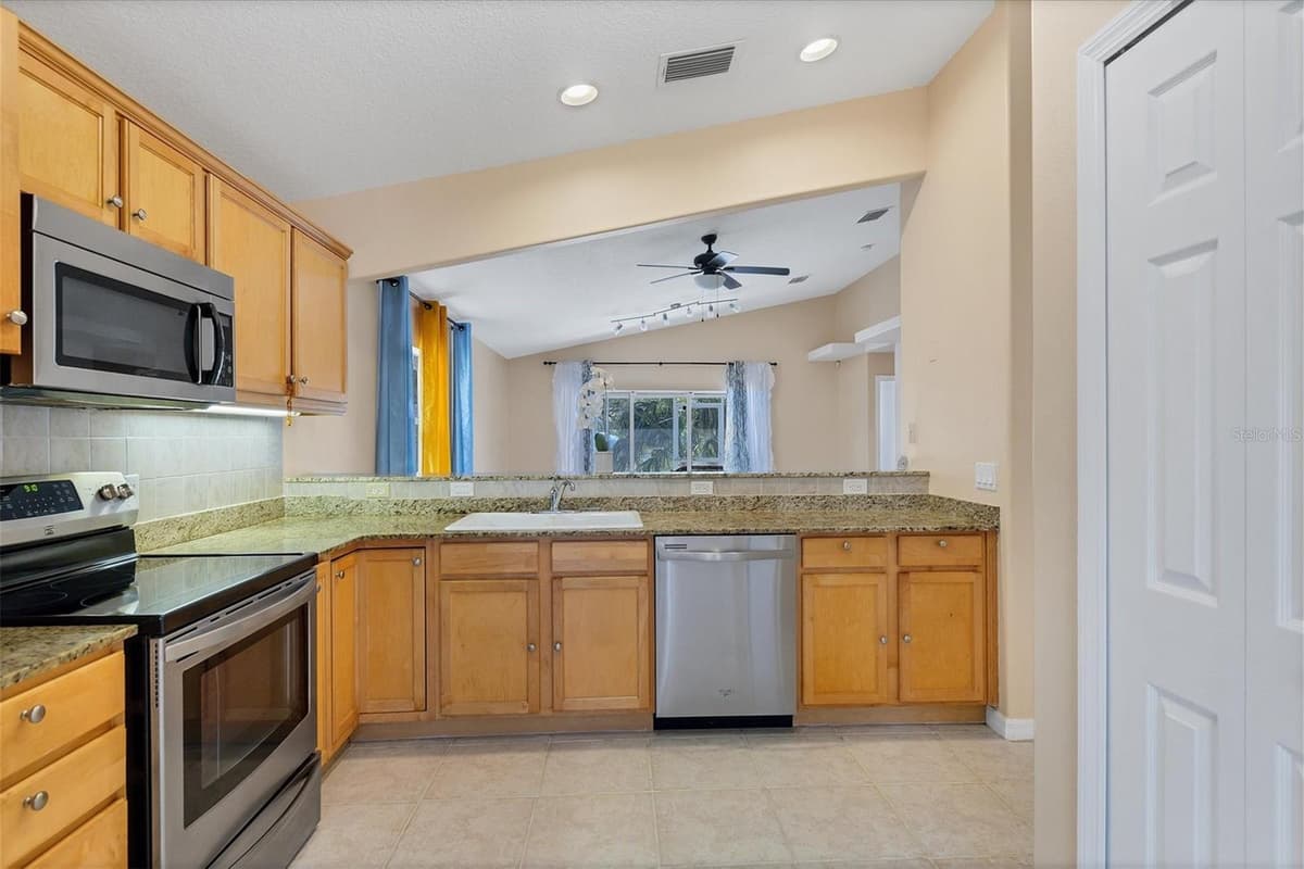 11907 DE LEON DRIVE — photo 14 of 29