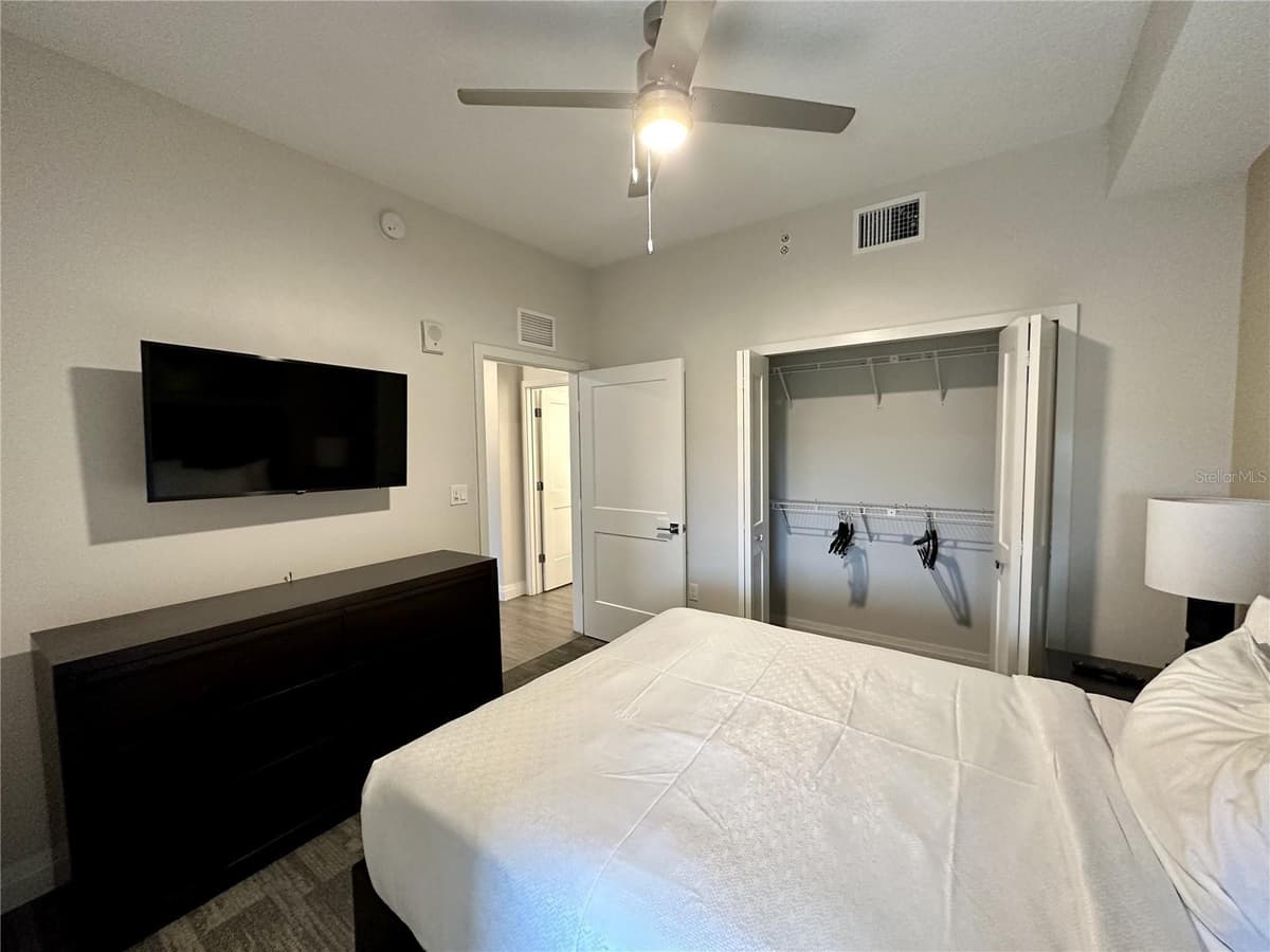 14501 GROVE RESORT AVENUE — photo 15 of 18