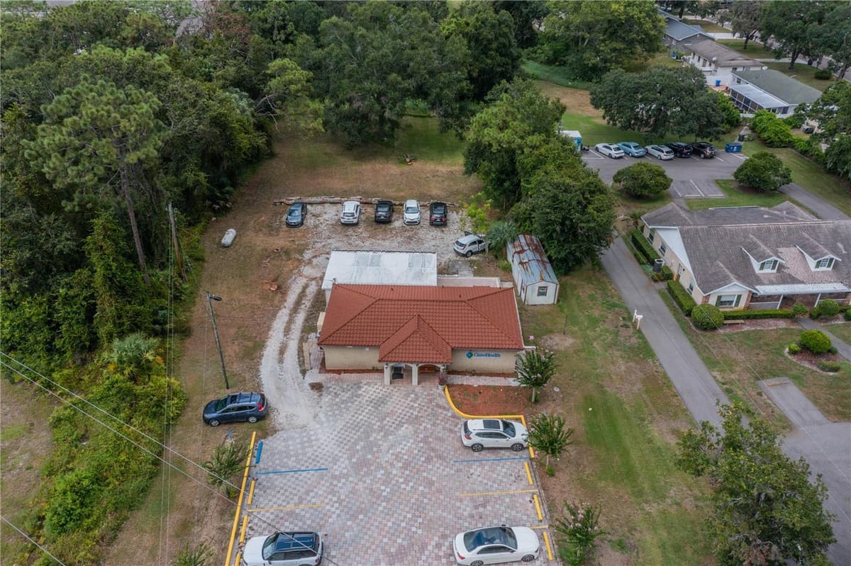 10508 GIBSONTON DR — photo 6 of 37