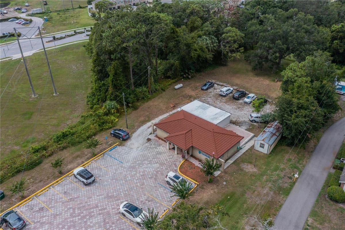 10508 GIBSONTON DR — photo 7 of 37