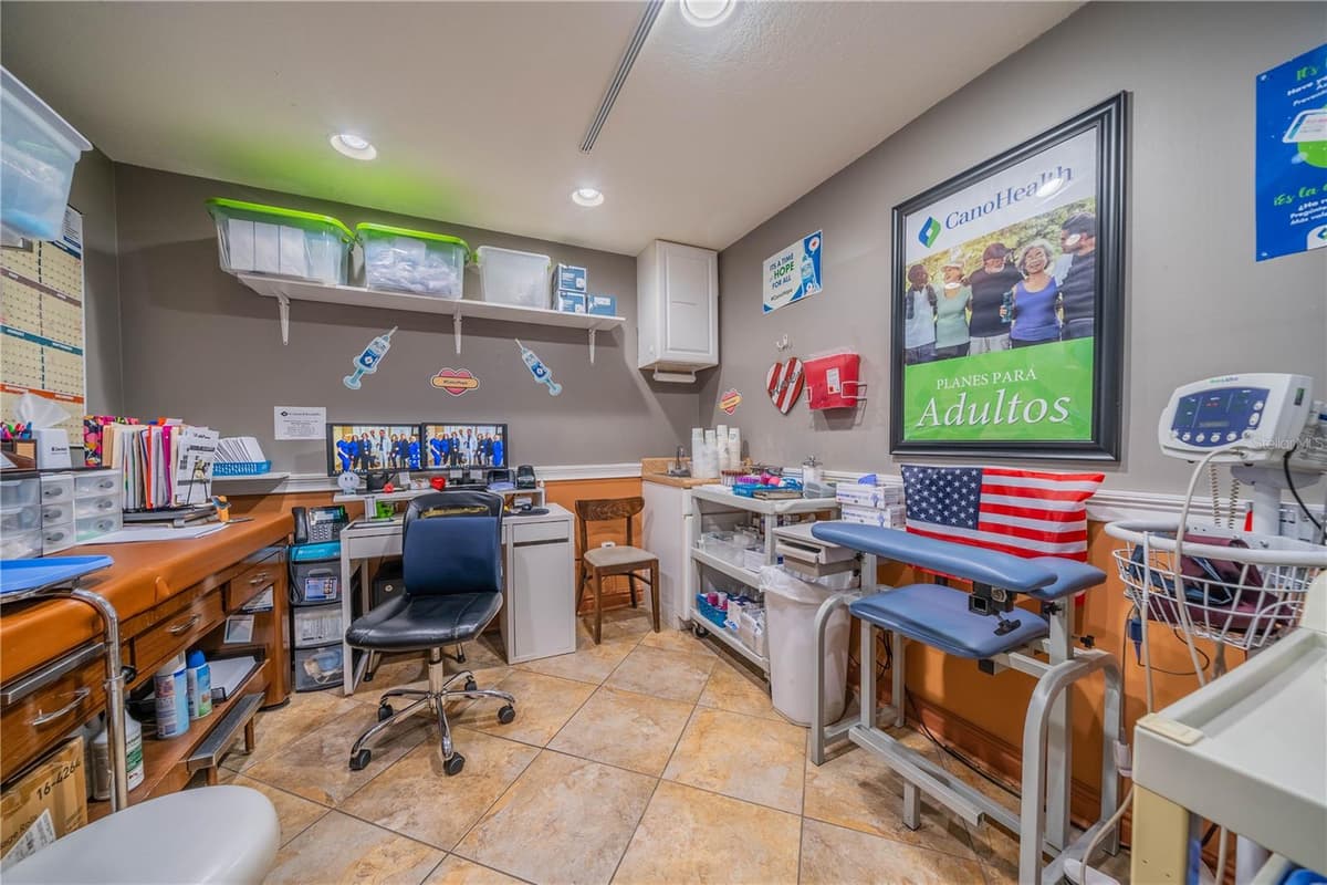 10508 GIBSONTON DR — photo 17 of 37