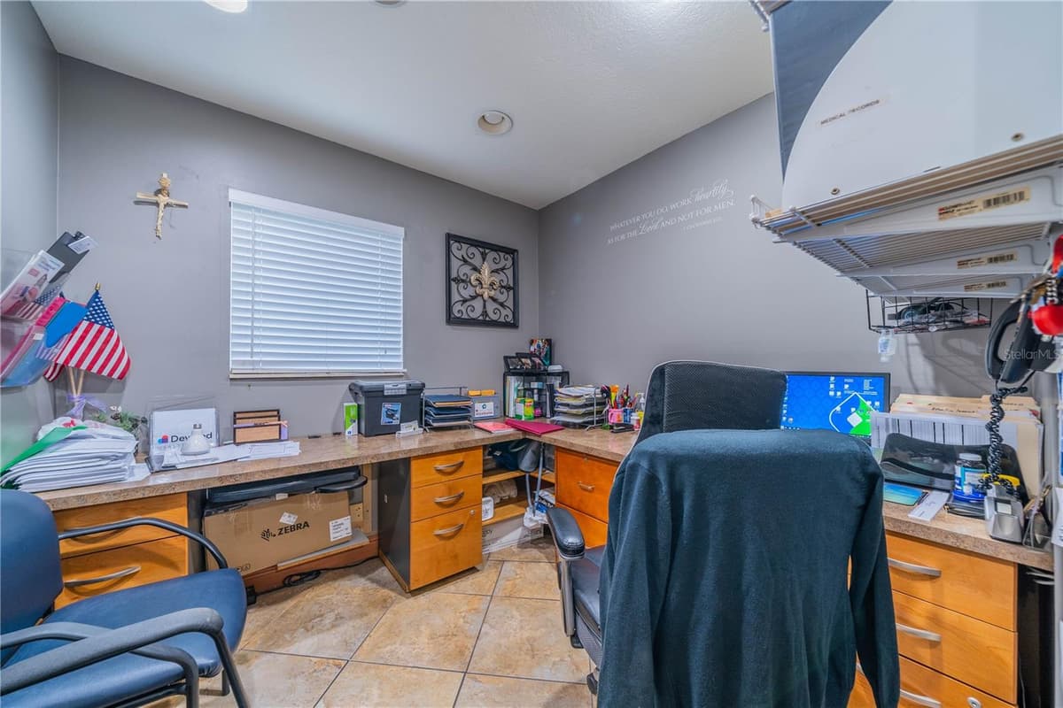 10508 GIBSONTON DR — photo 14 of 37