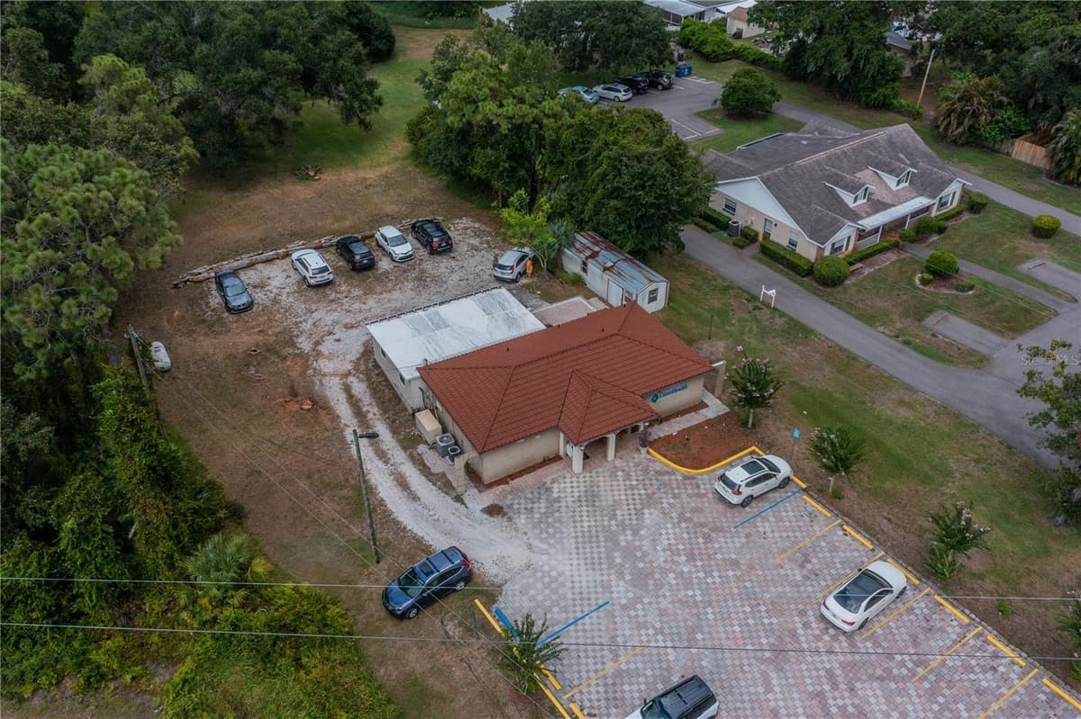 10508 GIBSONTON DR — photo 5 of 37