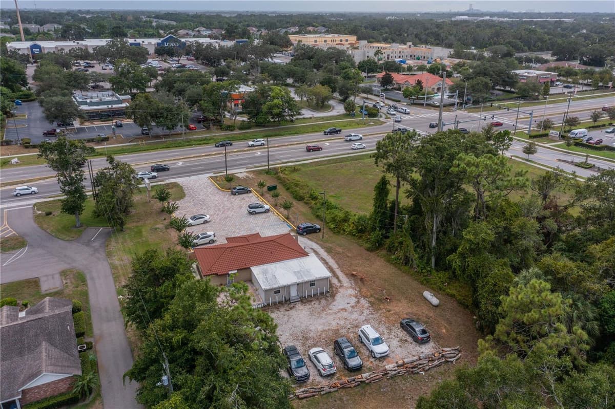 10508 GIBSONTON DR — photo 8 of 37