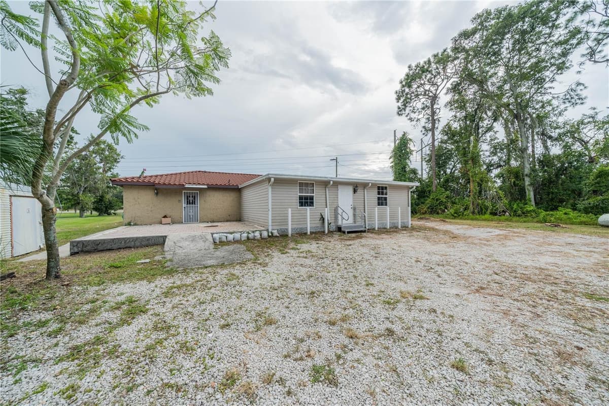 10508 GIBSONTON DR — photo 31 of 37