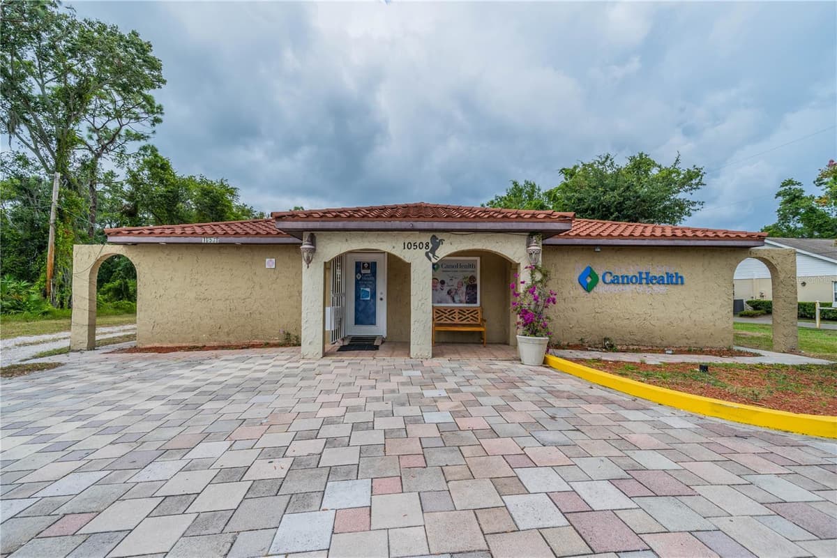 10508 GIBSONTON DR — photo 2 of 37