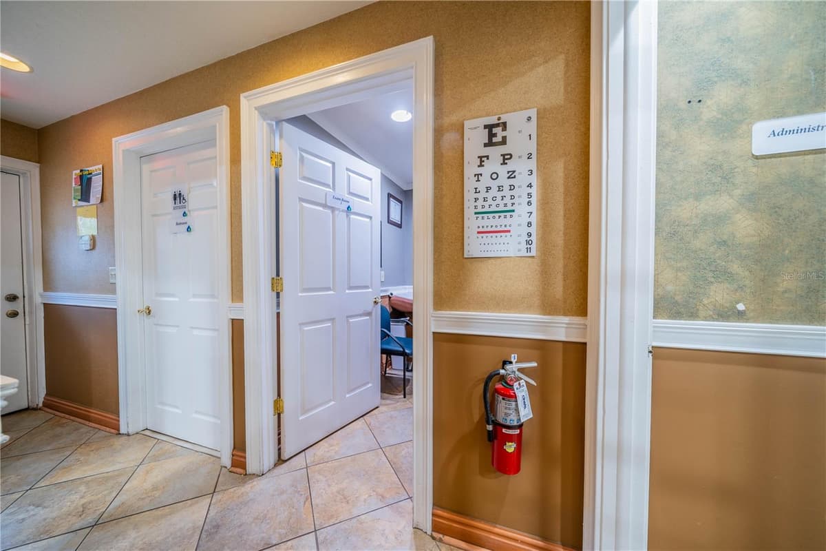 10508 GIBSONTON DR — photo 15 of 37