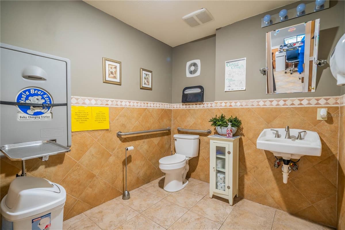 10508 GIBSONTON DR — photo 19 of 37