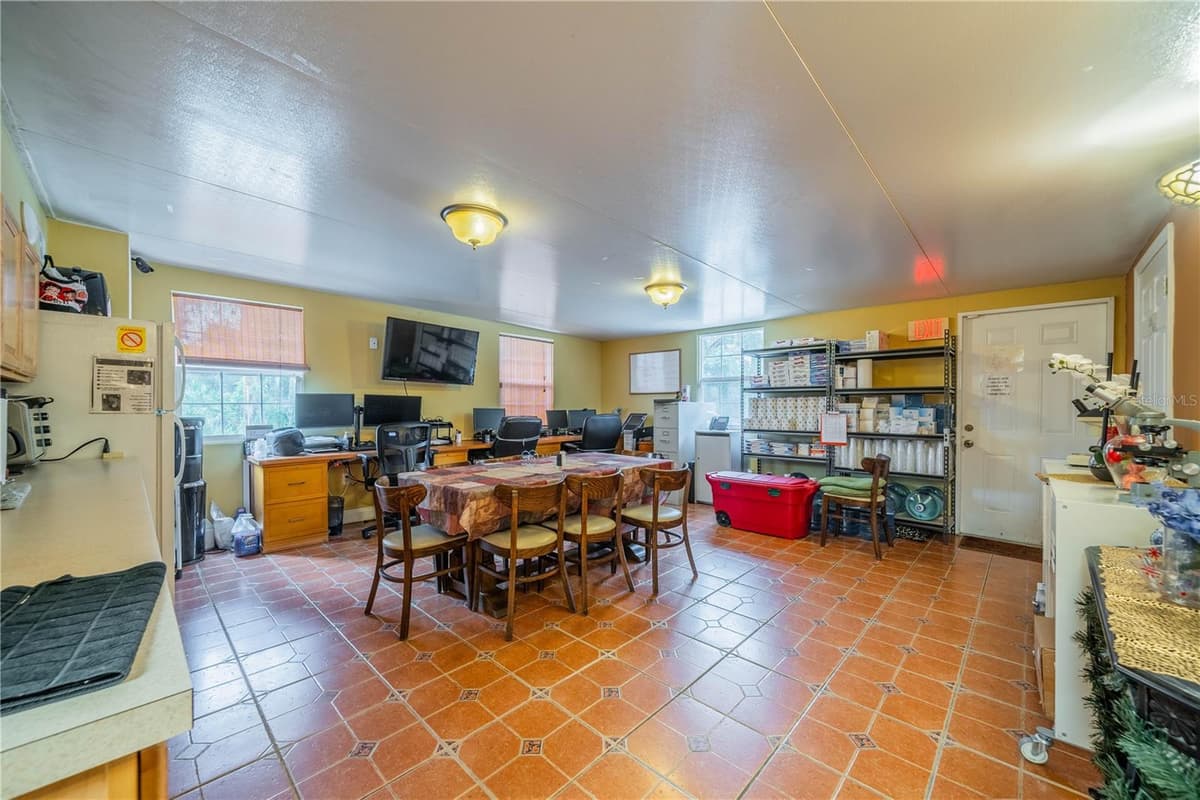 10508 GIBSONTON DR — photo 28 of 37