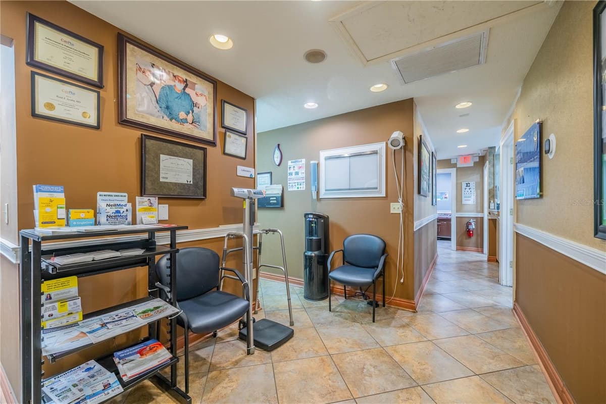 10508 GIBSONTON DR — photo 20 of 37