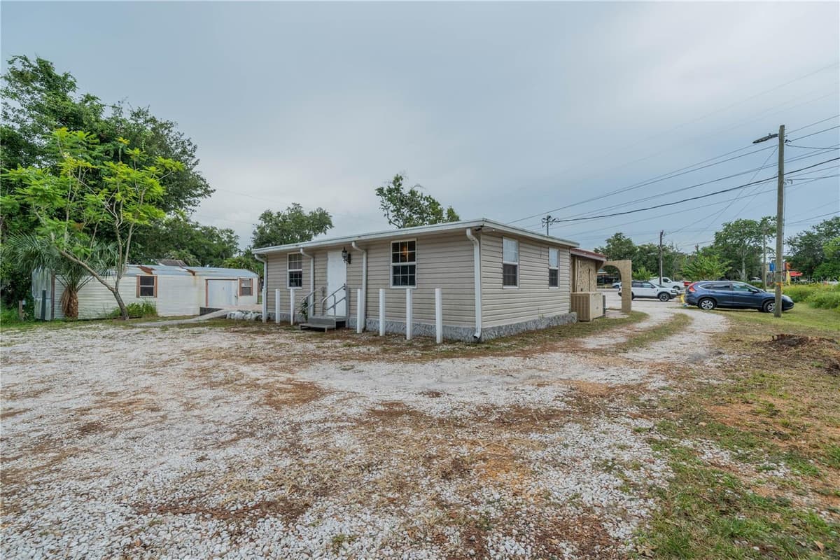 10508 GIBSONTON DR — photo 32 of 37