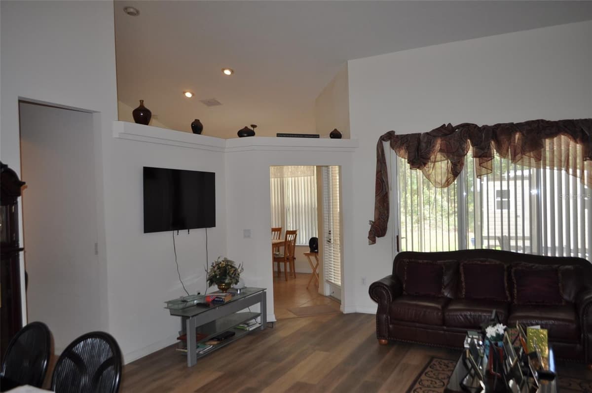 15580 16TH LANE — photo 9 of 32