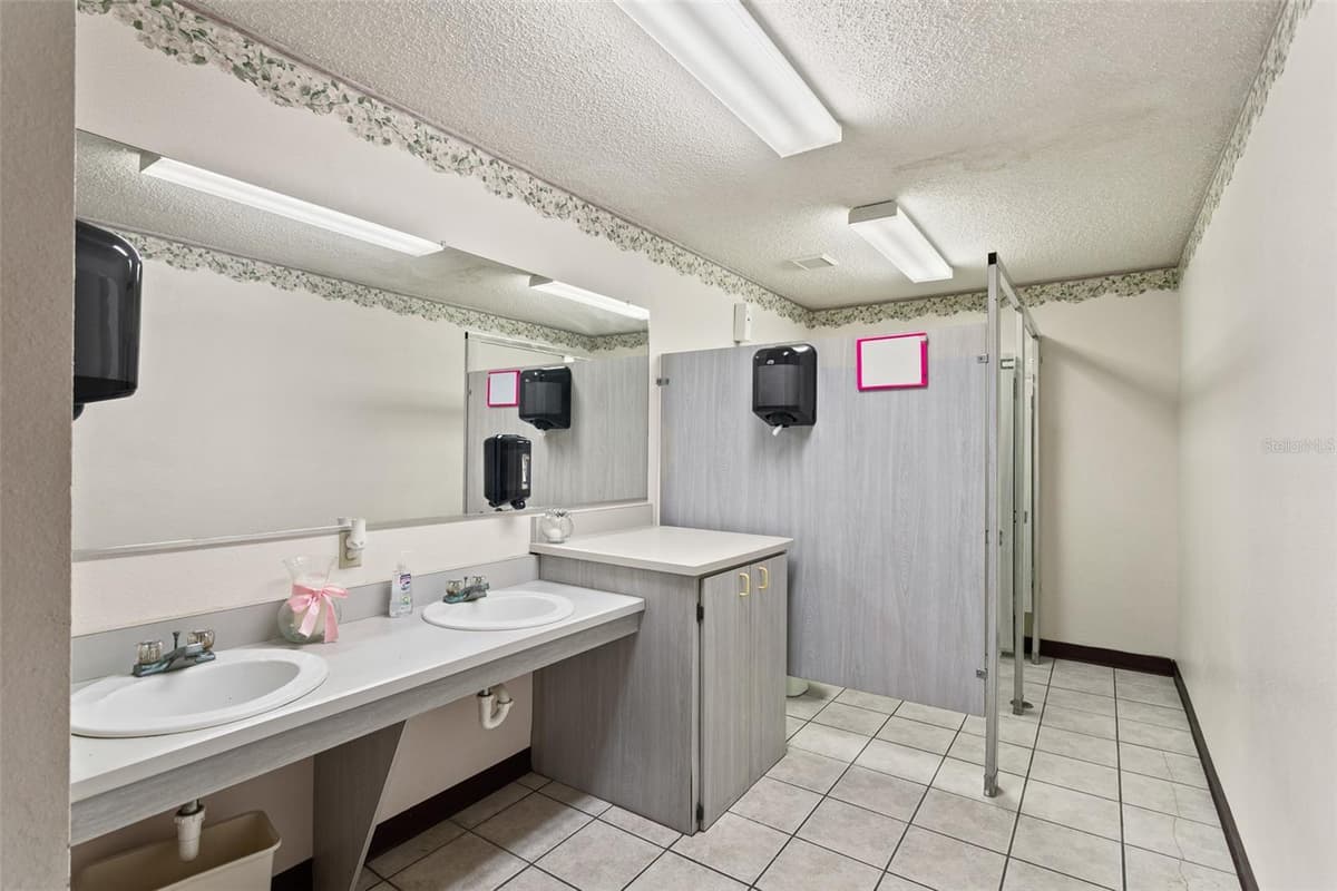 3601 MOODY BOULEVARD — photo 38 of 96