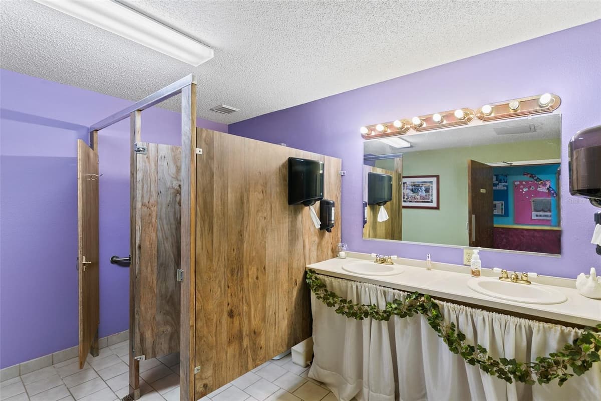 3601 MOODY BOULEVARD — photo 14 of 96