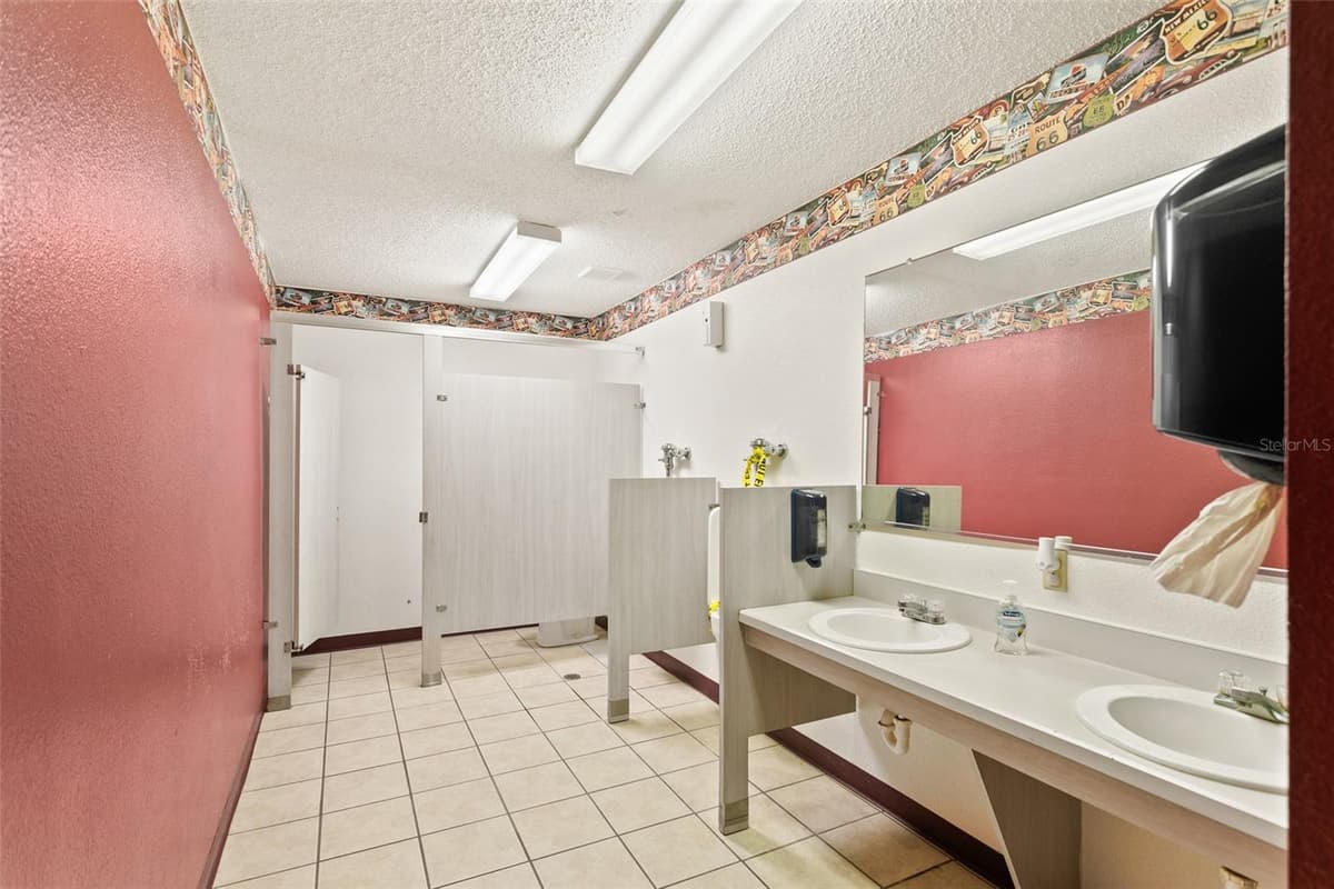 3601 MOODY BOULEVARD — photo 40 of 96