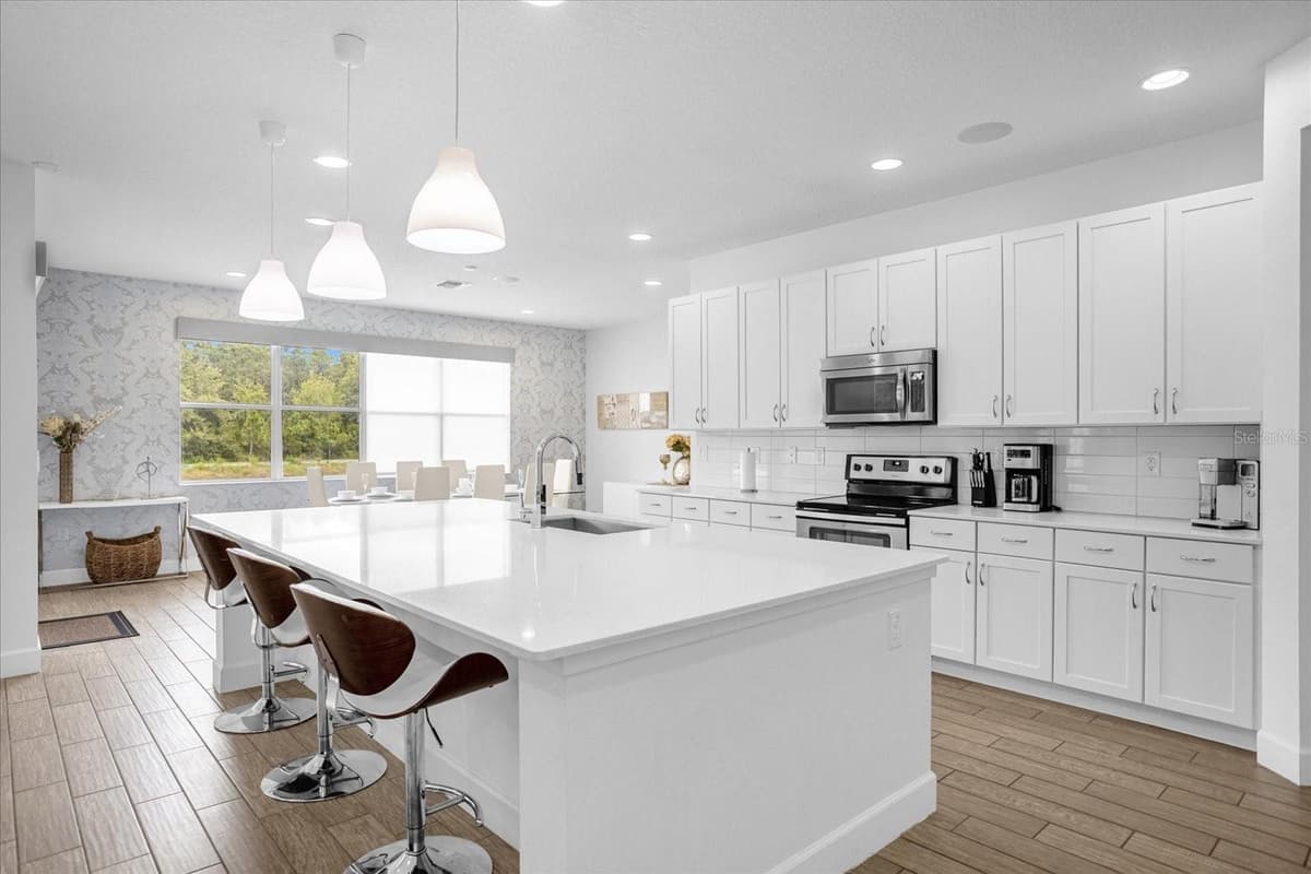 3951 OAKVILLE AVENUE — photo 9 of 40