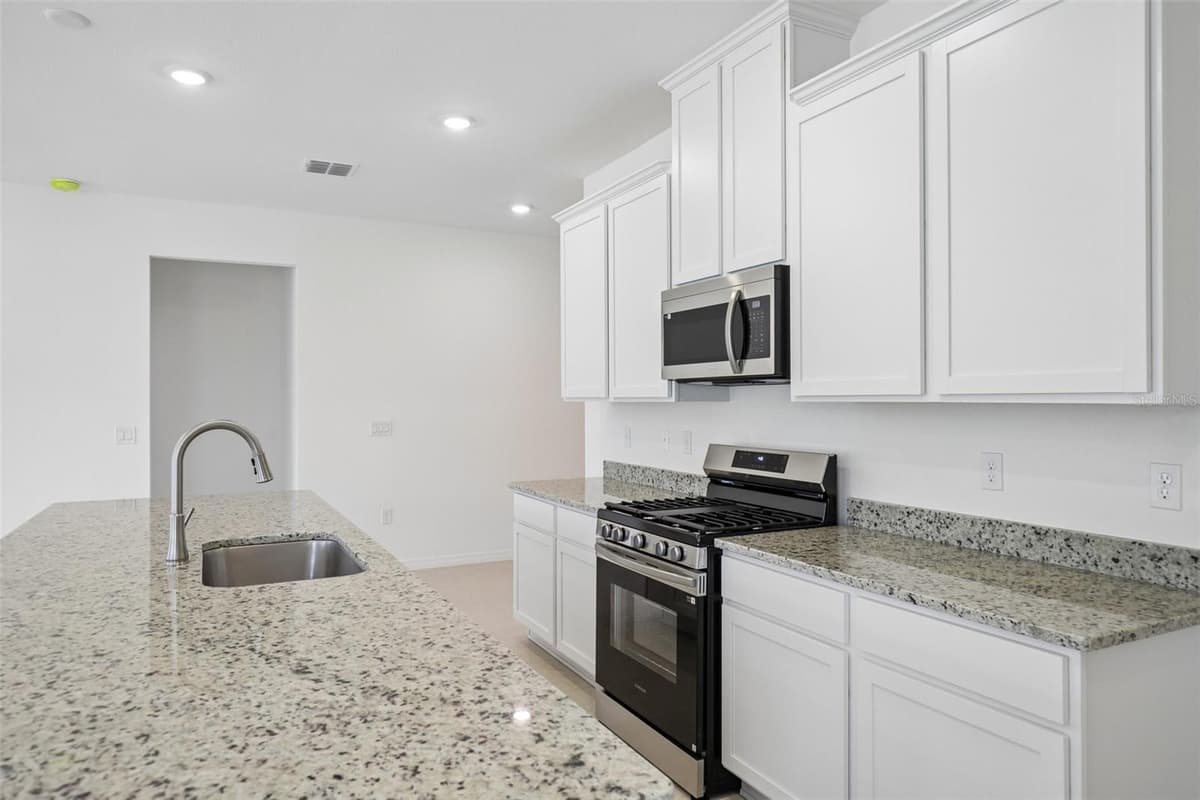 25129 CALUSA DRIVE — photo 5 of 40