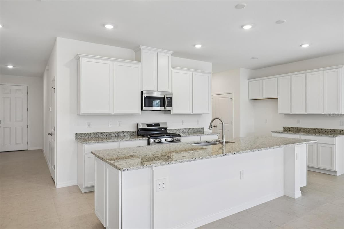 25129 CALUSA DRIVE — photo 4 of 40