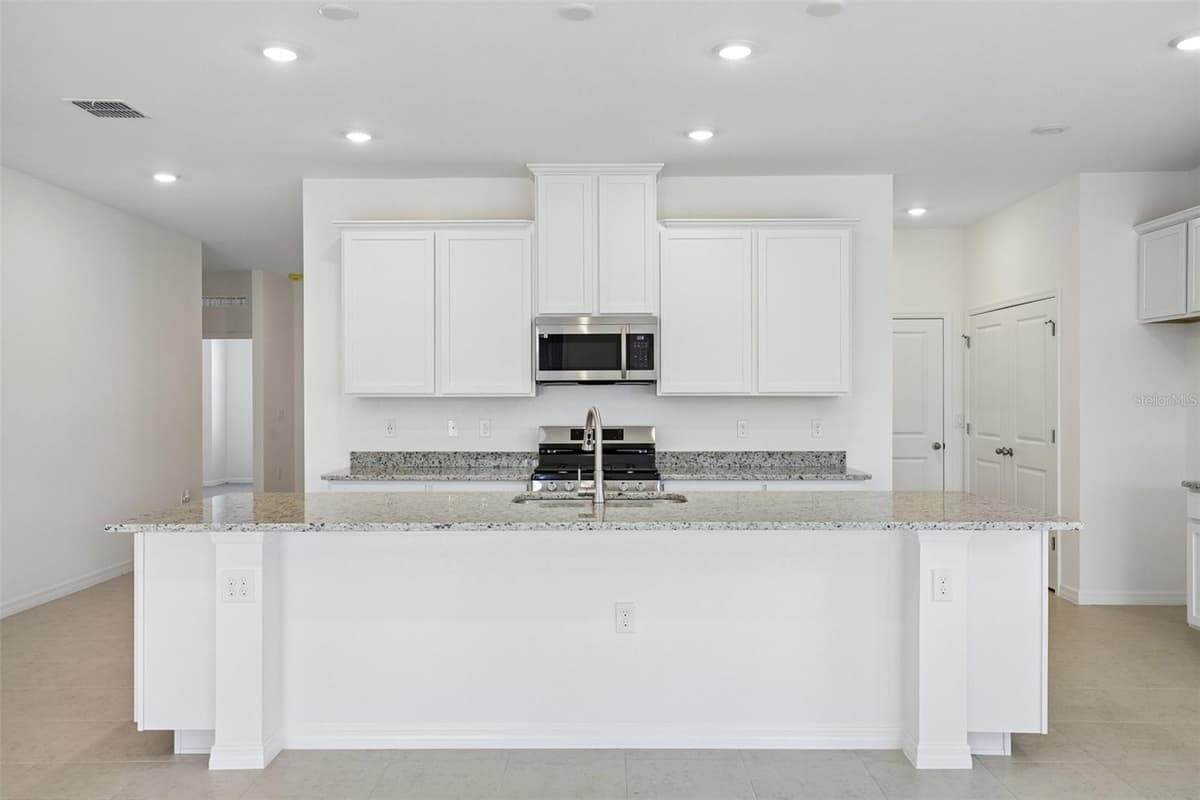 25129 CALUSA DRIVE — photo 8 of 40