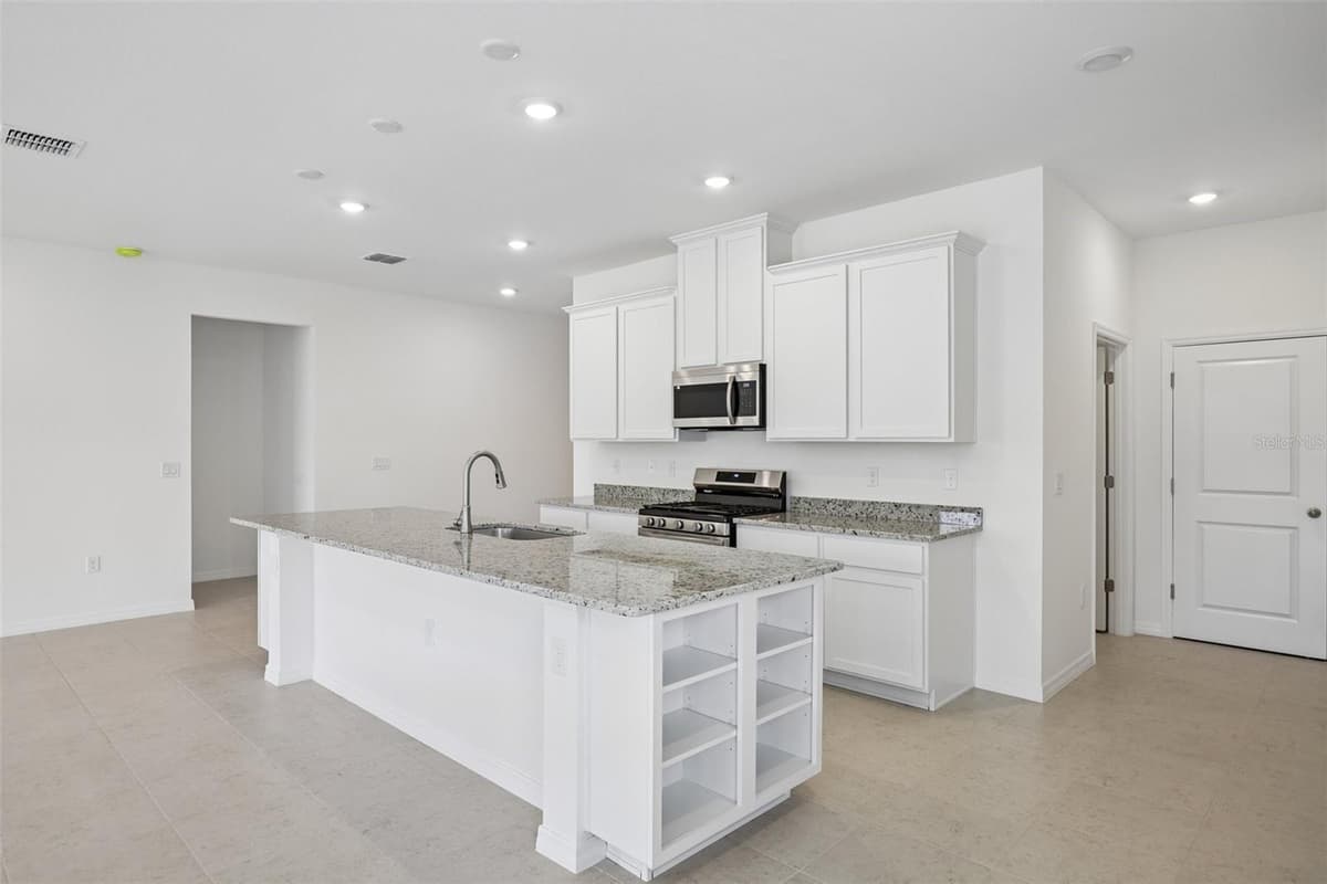 25129 CALUSA DRIVE — photo 9 of 40
