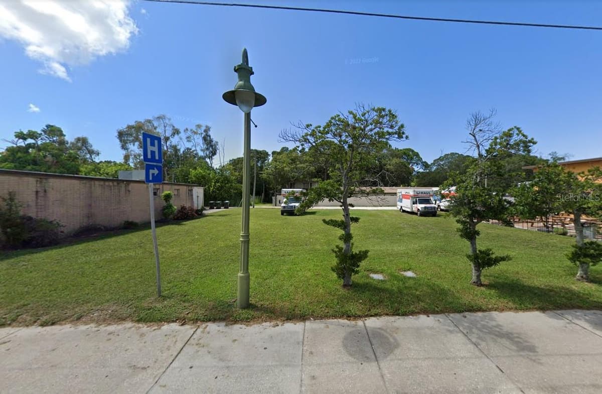 101 CLEARWATER-LARGO ROAD — photo 2 of 6