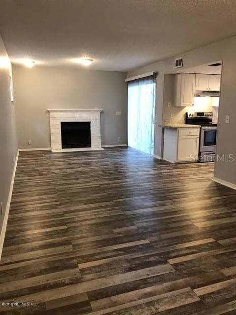 2300 TWELVE OAKS DRIVE — photo 4 of 32