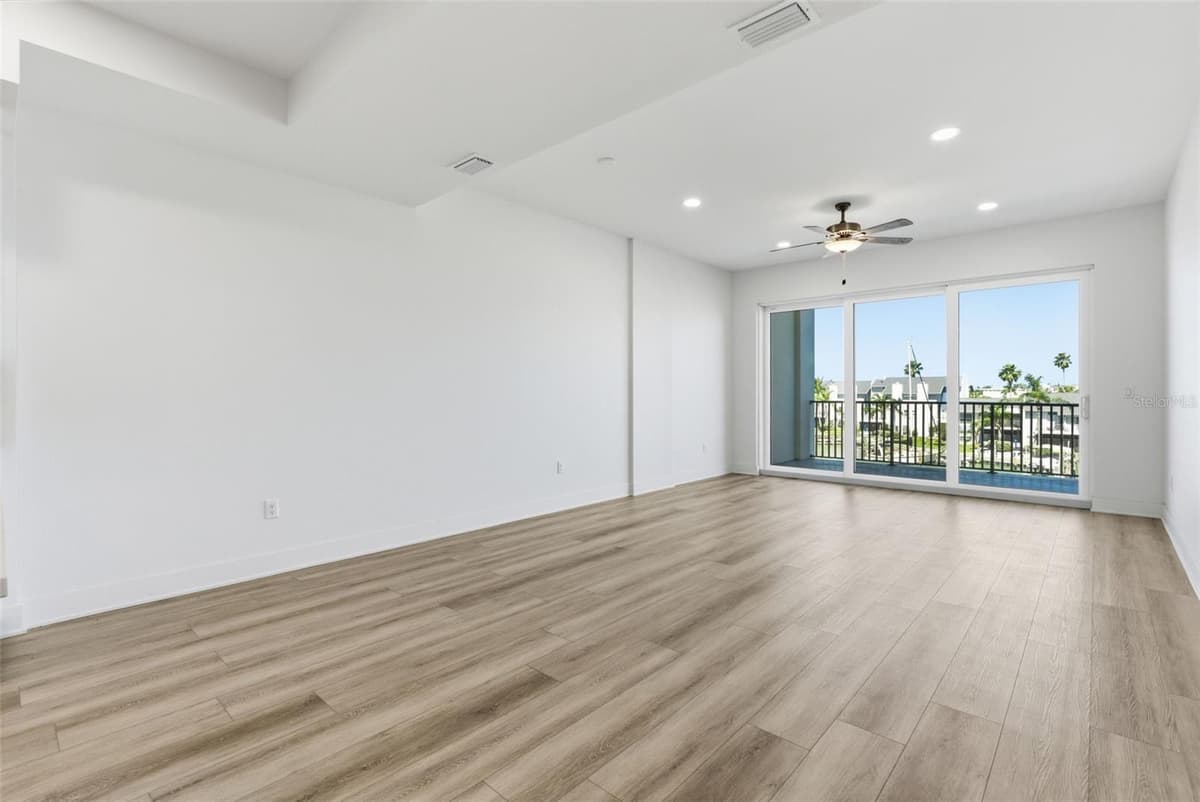400 150TH AVENUE — photo 16 of 71