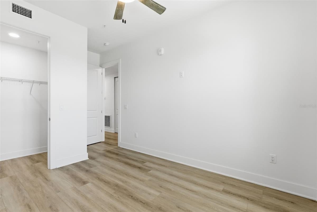 400 150TH AVENUE — photo 36 of 71