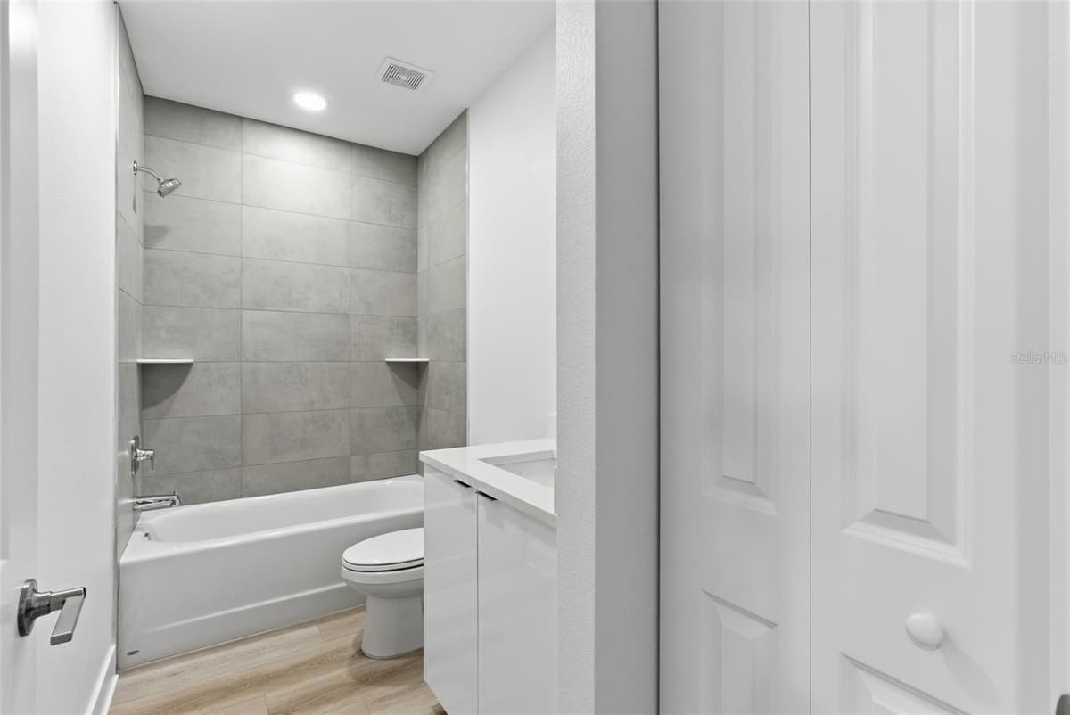 400 150TH AVENUE — photo 37 of 71