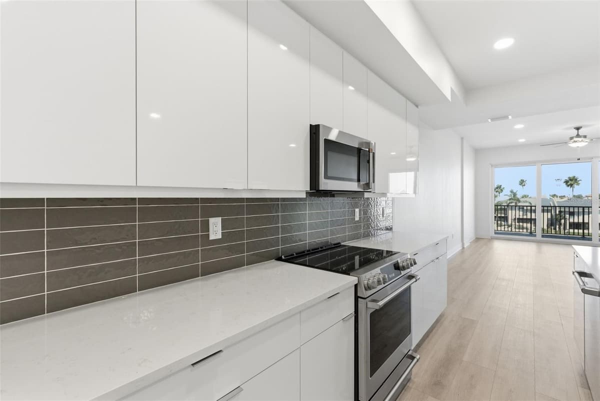 400 150TH AVENUE — photo 13 of 71