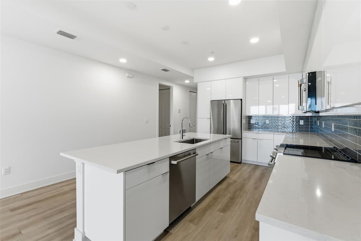 400 150TH AVENUE — photo 10 of 71
