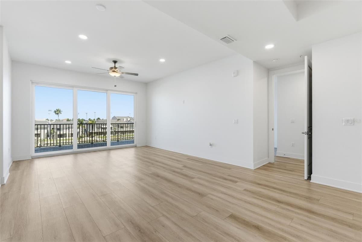 400 150TH AVENUE — photo 15 of 71