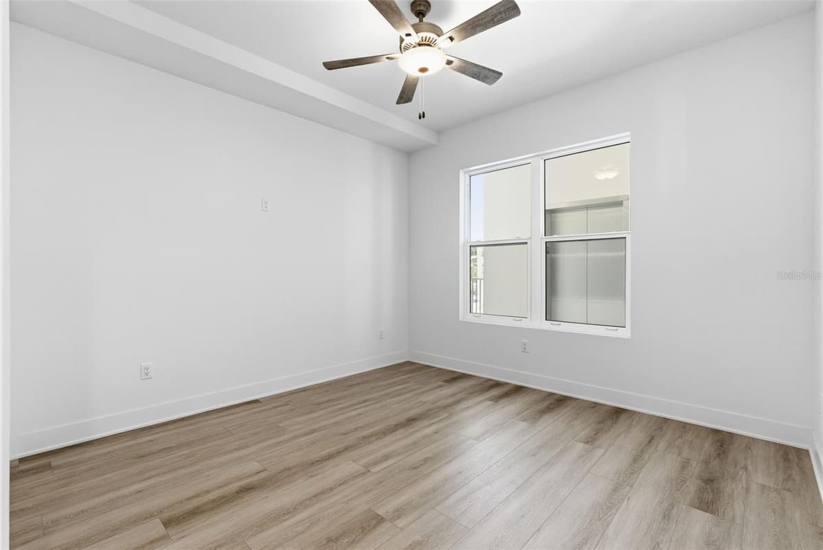 400 150TH AVENUE — photo 32 of 71