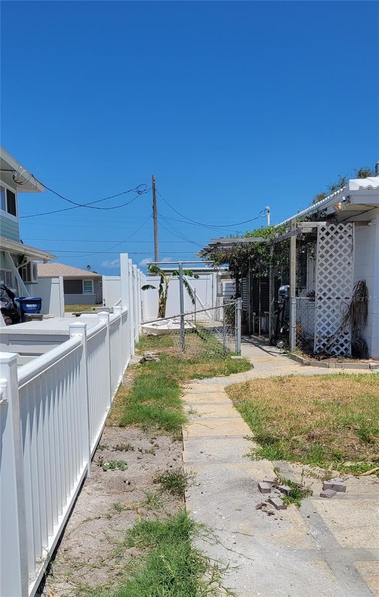 15318 HARBOR DRIVE — photo 8 of 55