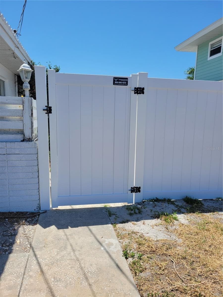 15318 HARBOR DRIVE — photo 2 of 55