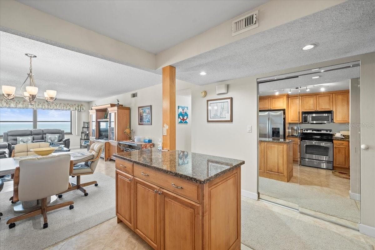1270 GULF BOULEVARD — photo 16 of 42