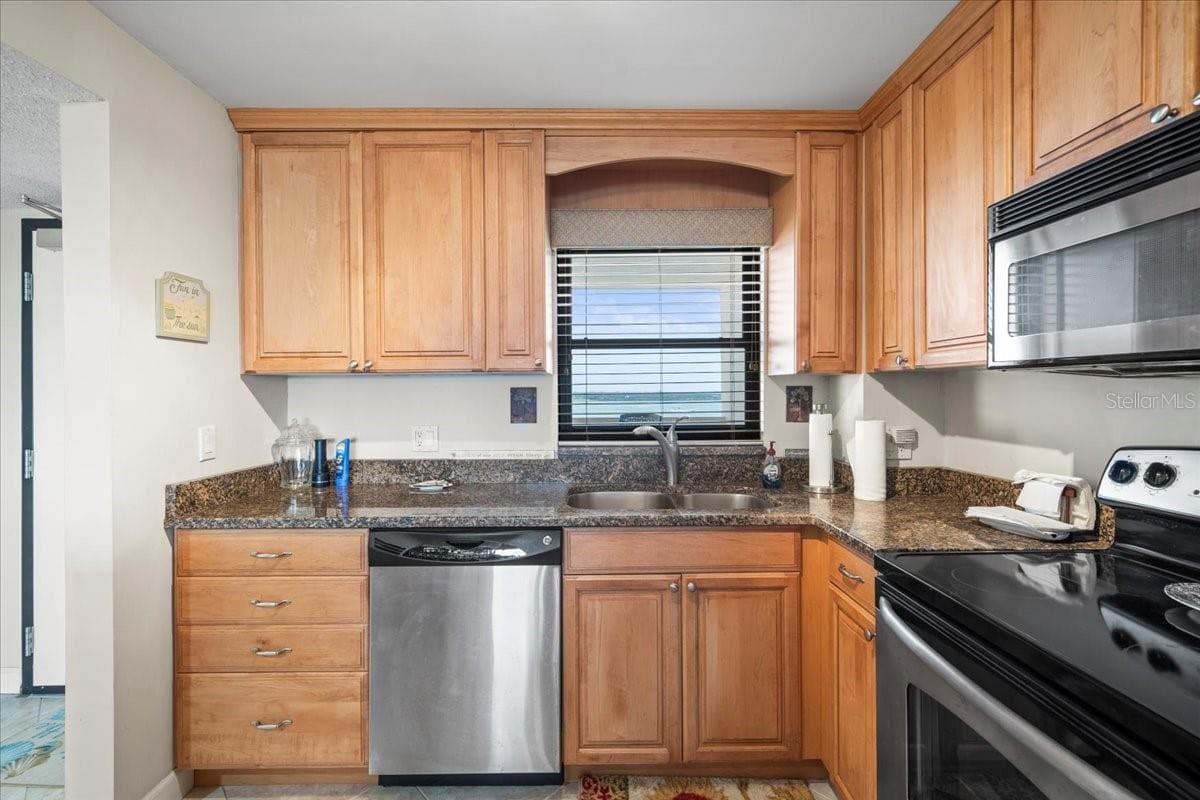1270 GULF BOULEVARD — photo 15 of 42
