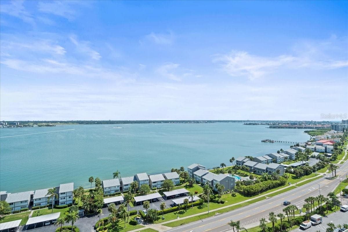 1270 GULF BOULEVARD — photo 9 of 42