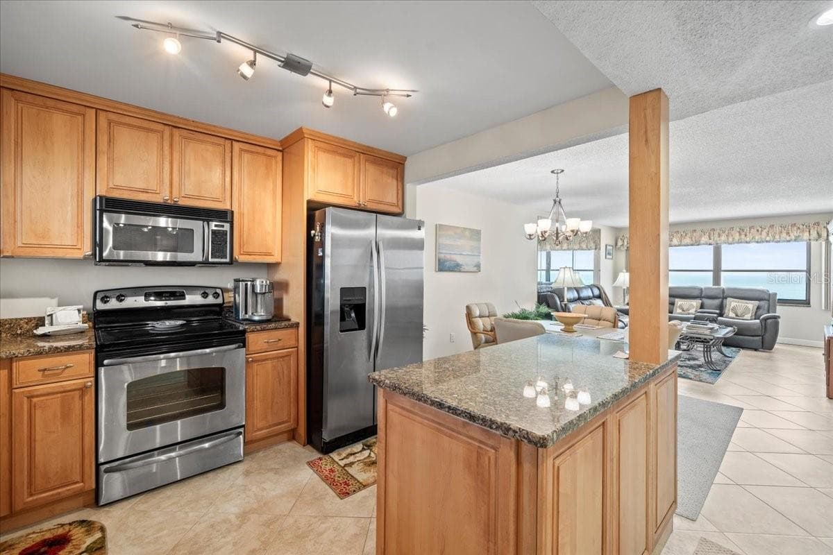 1270 GULF BOULEVARD — photo 12 of 42