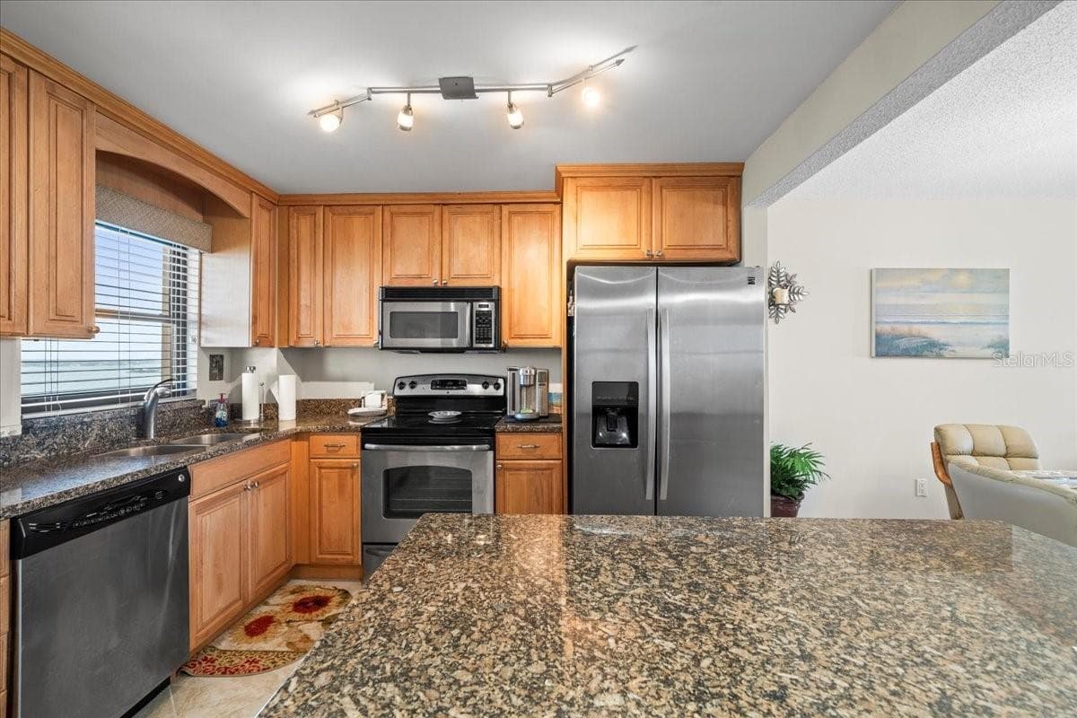 1270 GULF BOULEVARD — photo 13 of 42