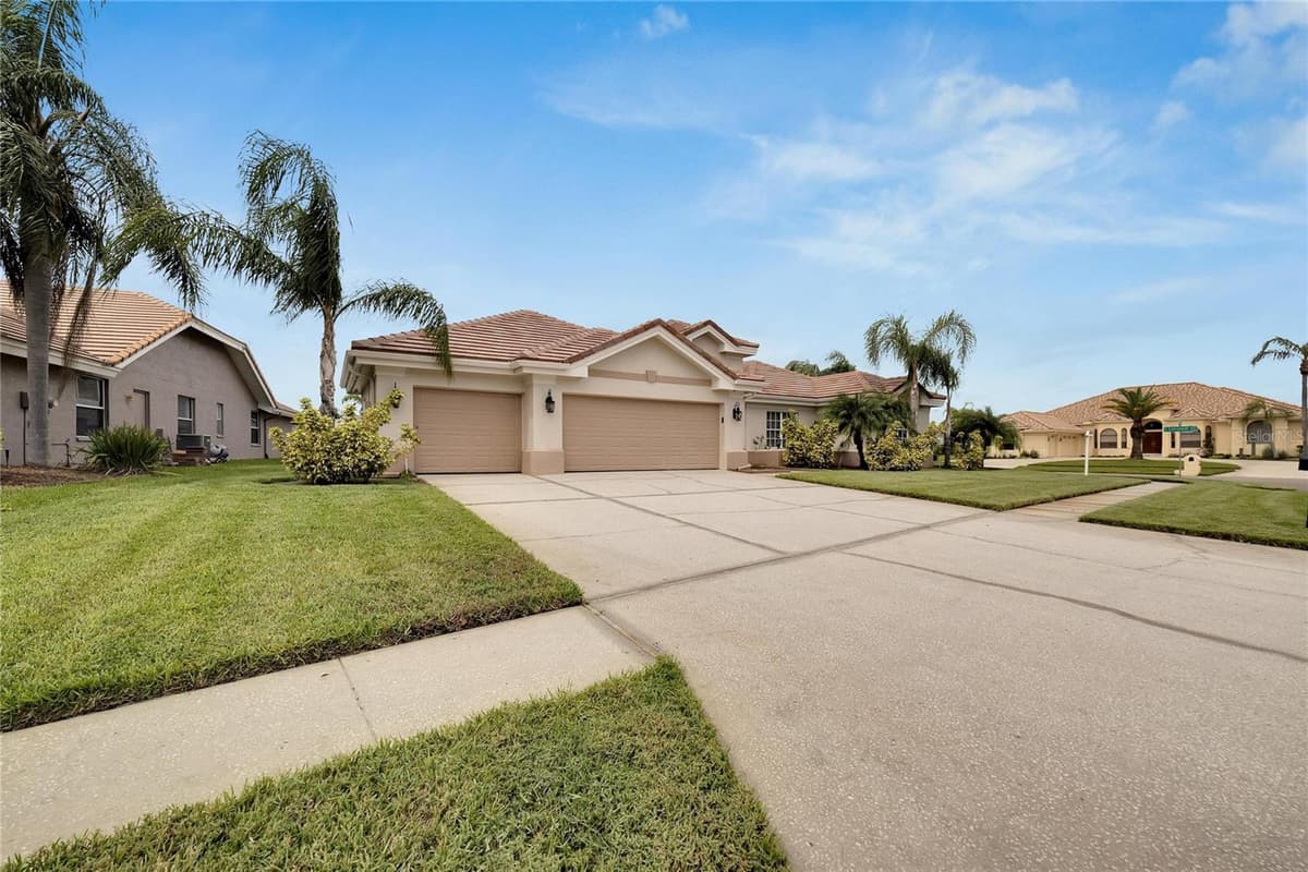 10301 MANTA WAY — photo 3 of 40