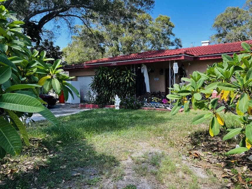 1942 ALTON DRIVE — photo 1 of 15