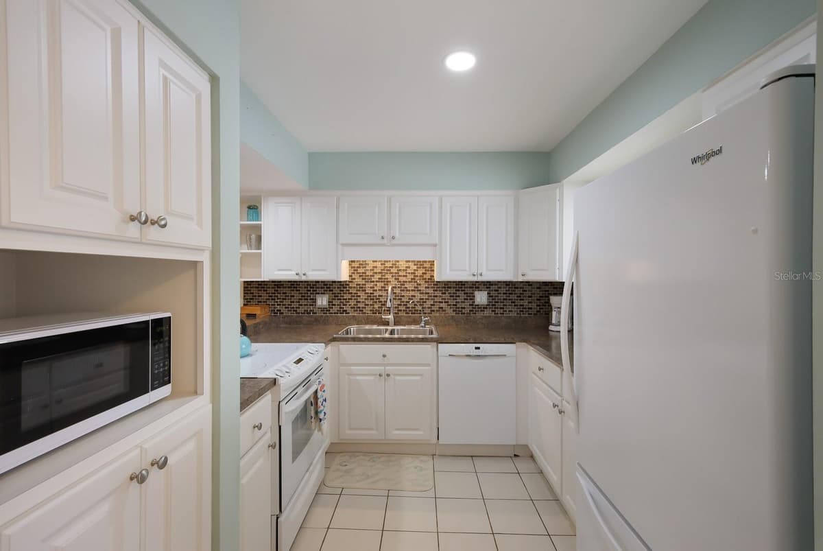 1801 GULF DRIVE — photo 13 of 52