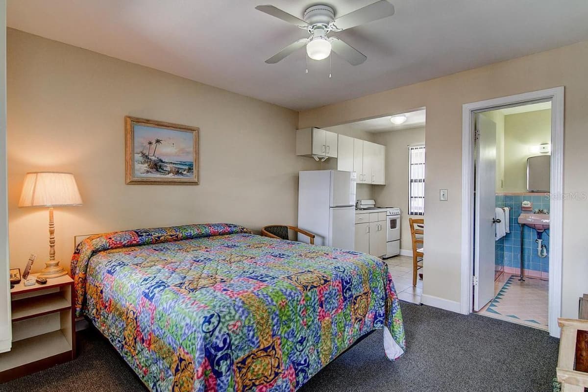 653 MANDALAY AVENUE — photo 3 of 6