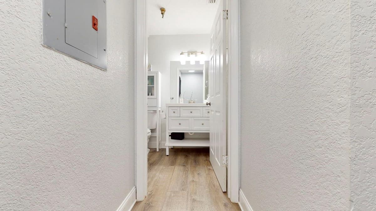 10265 GANDY BOULEVARD — photo 48 of 55