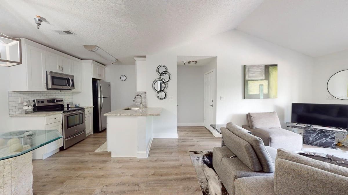 10265 GANDY BOULEVARD — photo 5 of 55